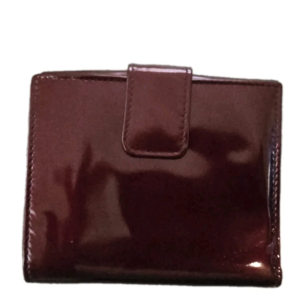 Elegant And Classic Authentic Gucci Burgundy Leather Wallet With Bamboo Accent